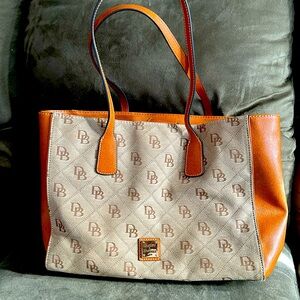 Dooney & Bourke purse